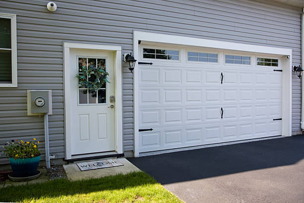 24/7 Emergency Garage Door Panel Replacement experts in Shelton, NE